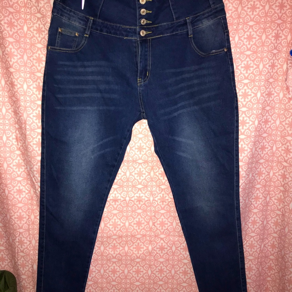 Women’s high waisted jeans